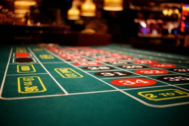 n78 slot Hot Pot live dealer revealing cards on mobile screen